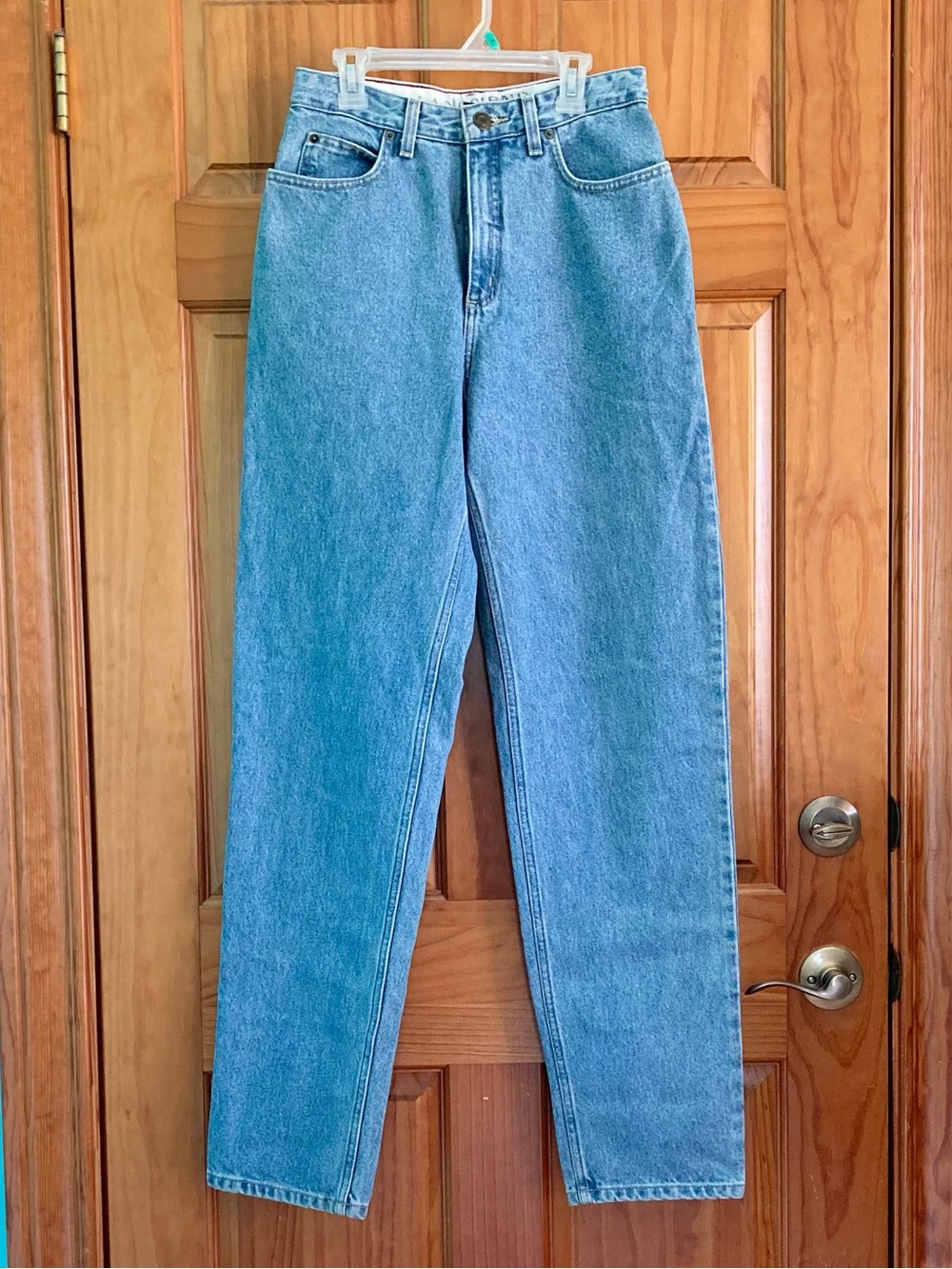 Women’s size 4 Lands’ End light wash relaxed fit blue jeans with tapered leg